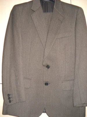 Completo Leonardo Marrone Uomo